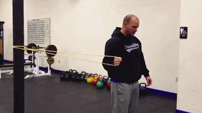 宽肩练窄最简单的方法,把肩练宽要练哪里