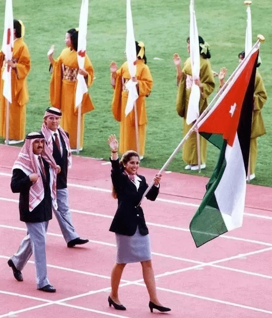 迪拜大王妃:深藏后宫42年,看着哈雅楼起楼塌,她有王储儿子护身