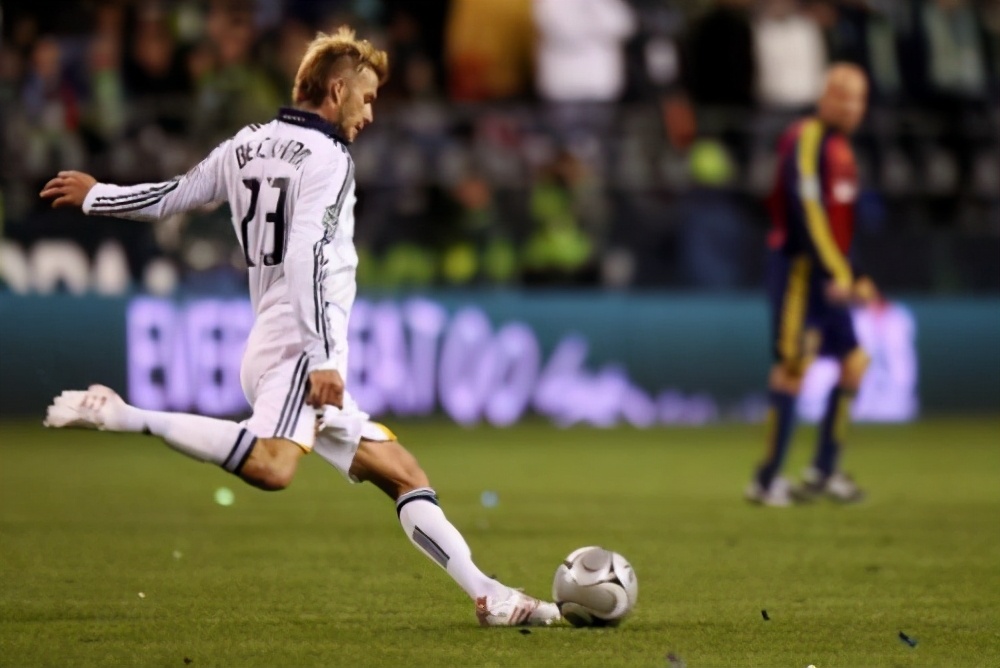 足球环境越来越好了,足球阵型变化过程