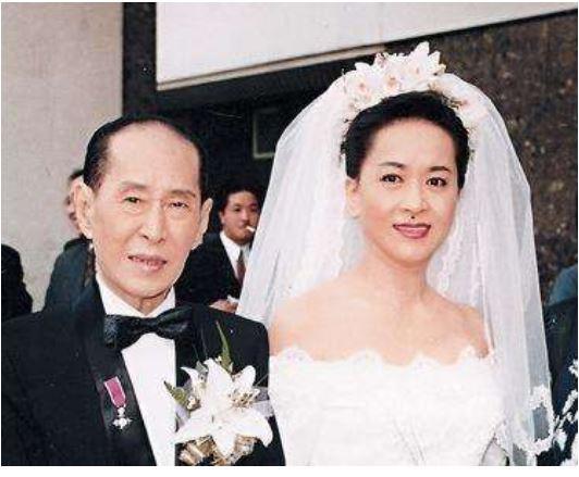 “大哥的女人”洪金梅，风尘女嫁粤剧名伶：4亿财产为何只得1元