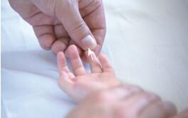 小儿打嗝停不下来,教你推拿手法和食疗秘方巧止呃