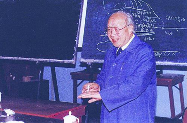 钱伟长国足,钱伟真实身高