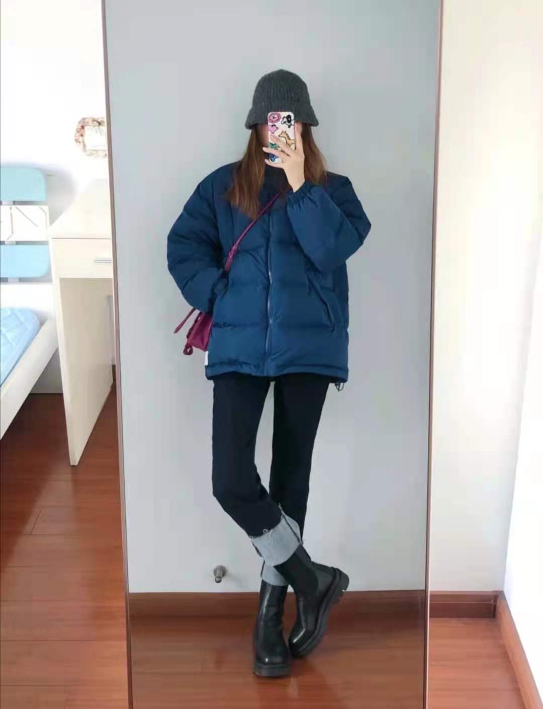 羽绒服女款爆款小个子短款马甲,卡其色短款羽绒服适合配的下装