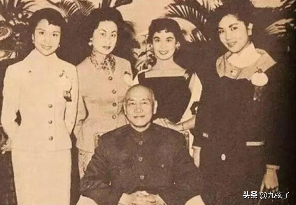 她是一代妖姬,抢了川岛芳子的情人,为爱奋不顾身嫁小26岁影迷