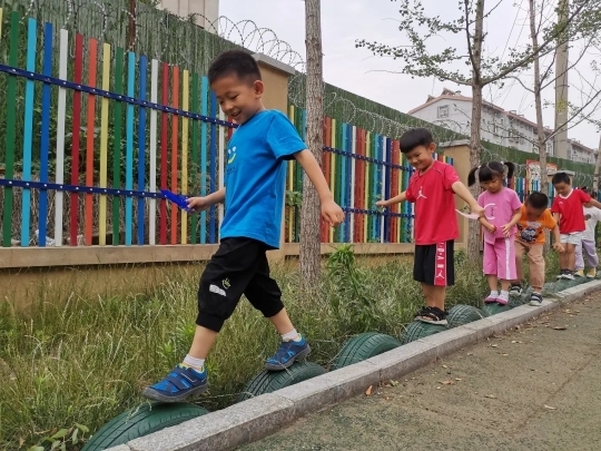 手绘长征路,重走长征路主题绘画线稿