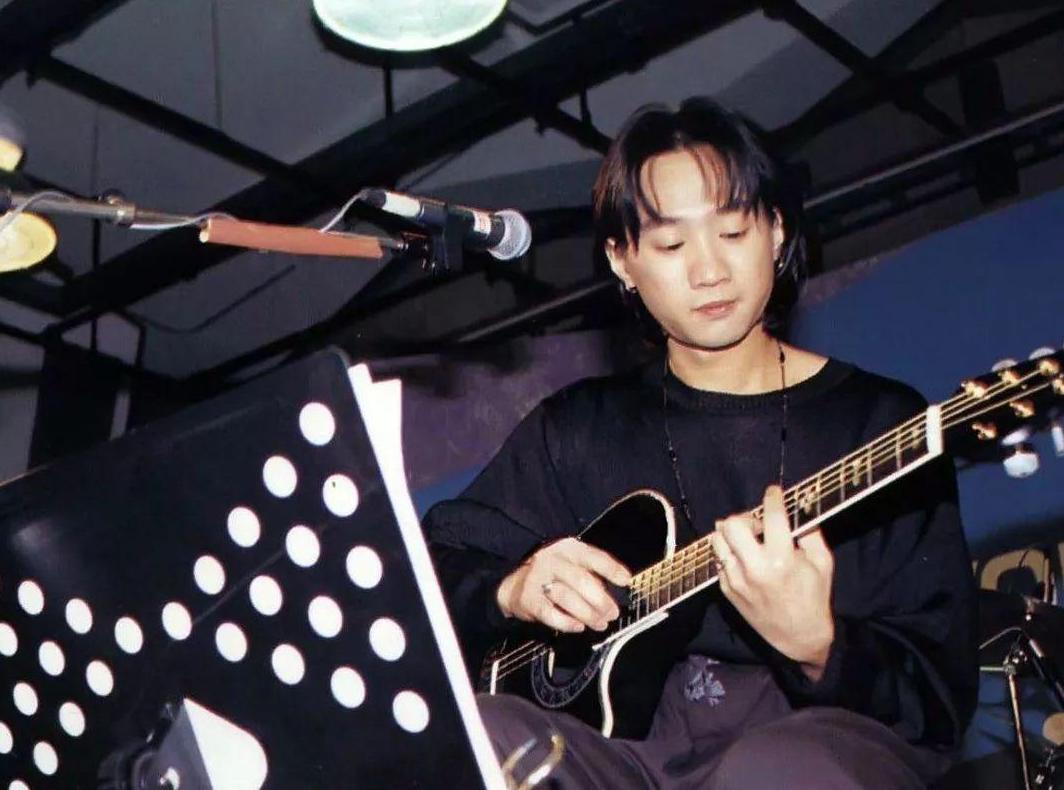 黄家驹如何看待香港音乐,香港乐坛对黄家驹的影响