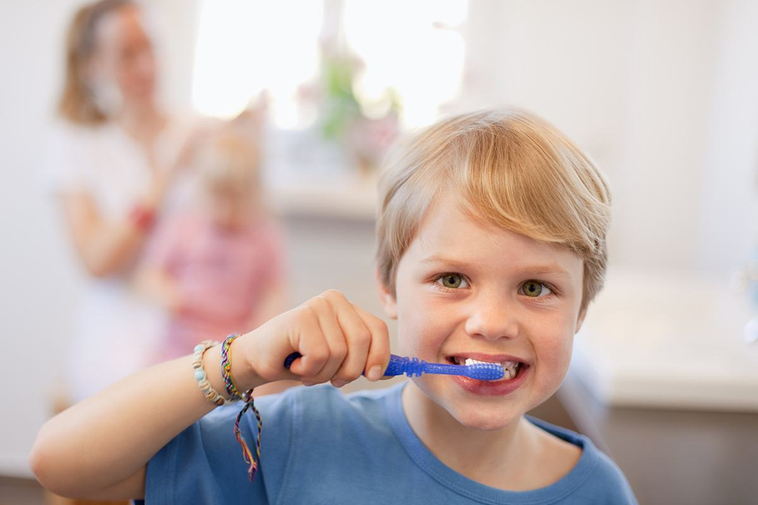 孩子经常嘴里有臭味怎么回事,小孩不爱刷牙嘴巴臭正常吗