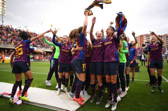 疫情期间巴萨收入多少钱,巴萨女足和梅西