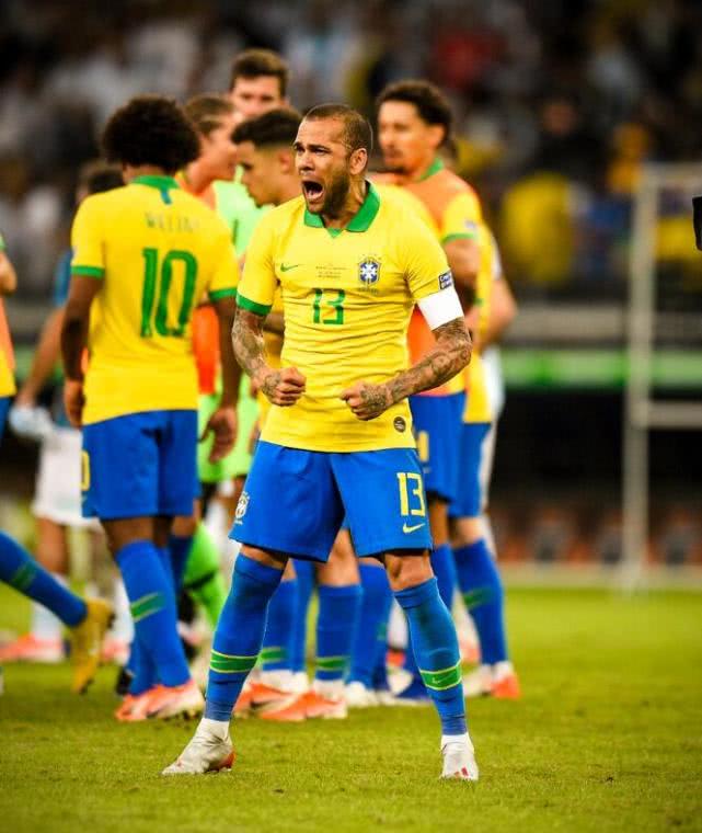 阿尔维斯精彩场面盘点,阿尔维斯球技