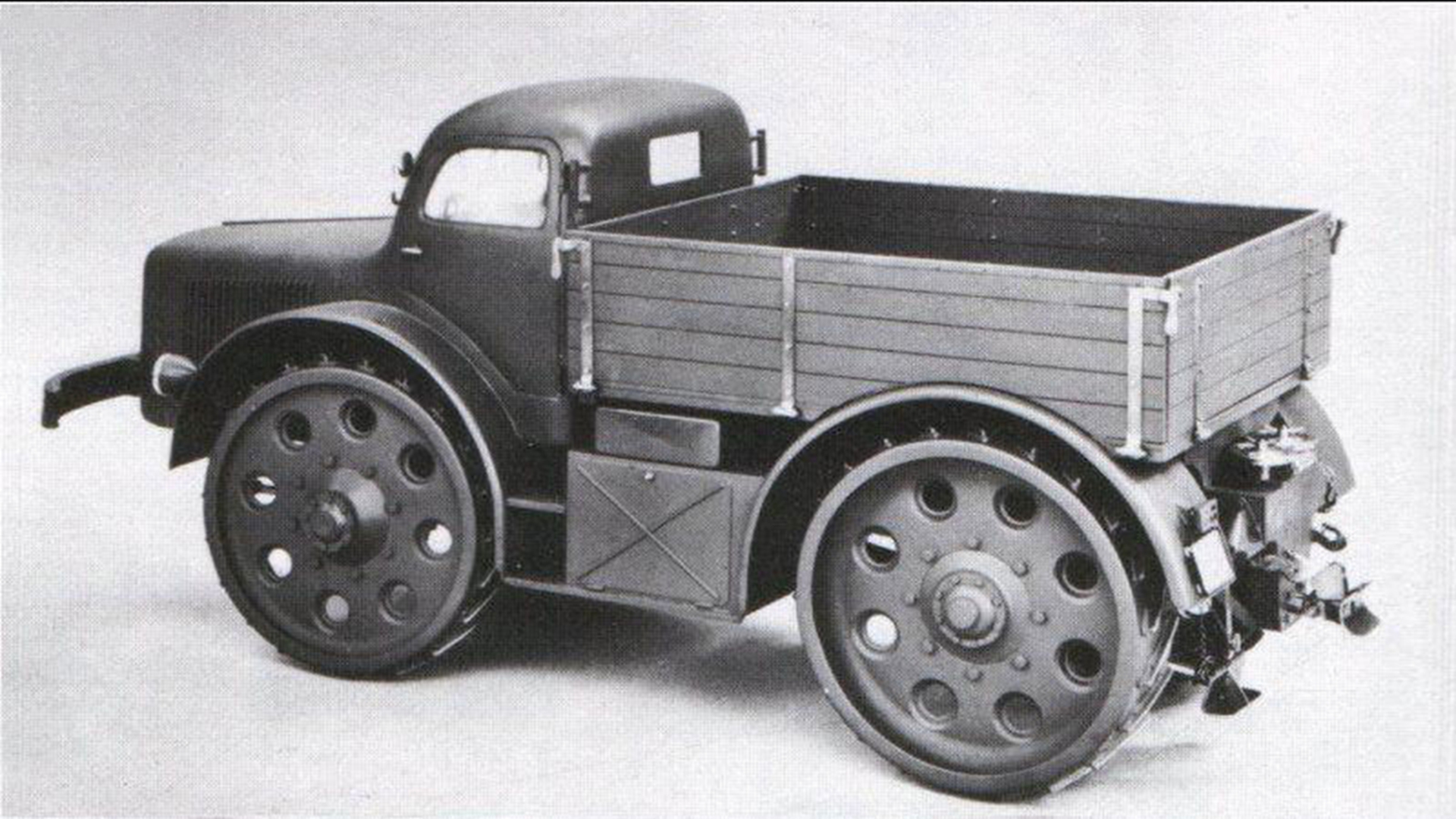 纳粹的斯柯达RSO地形车，呆萌般的大轮子，遗憾未能保留下来