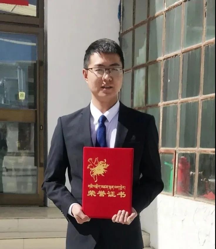 从学霸到公务员，90后小伙扎根“生命禁区”，荣获全国表彰