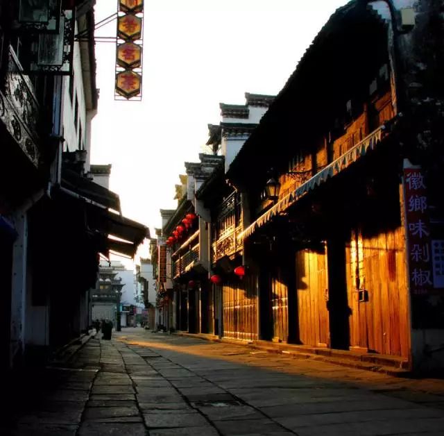 与尔同销万古愁上一句是什么,与尔同销万古愁李白哪来的愁