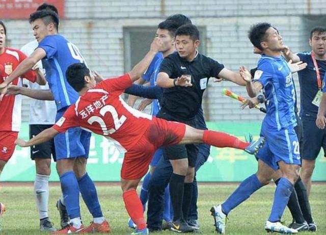 足坛史上十大暴力事件,中国足球泄愤时刻