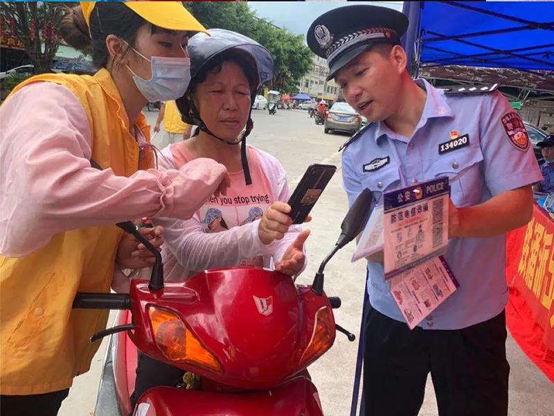 戳戳戳,这群人在惠东挨家挨户、街头摆摊,只为了……