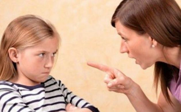 母亲脾气暴躁性格怪异如何相处,性格暴躁强势的母亲