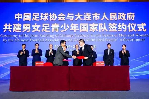 王健林退出万达足球俱乐部了吗,王健林万达红旗合作