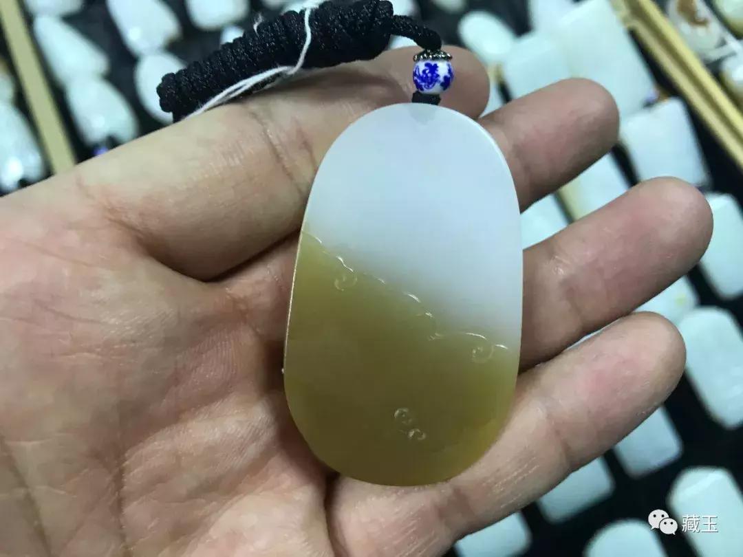 和田玉俄料值不值得入手,和田玉籽料和俄料到底有什么区别