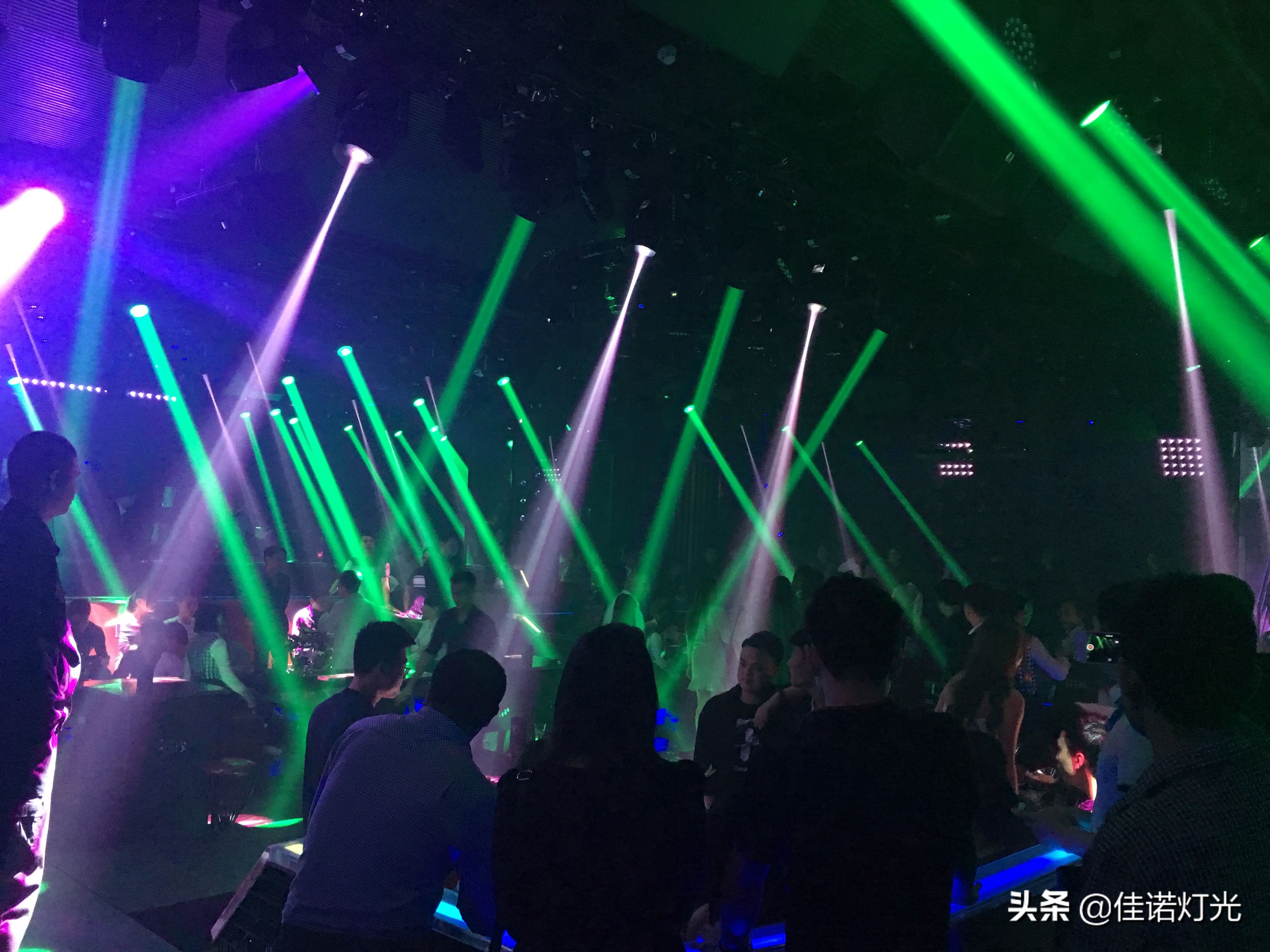 酒吧流行灯光,潮流小酒吧灯光