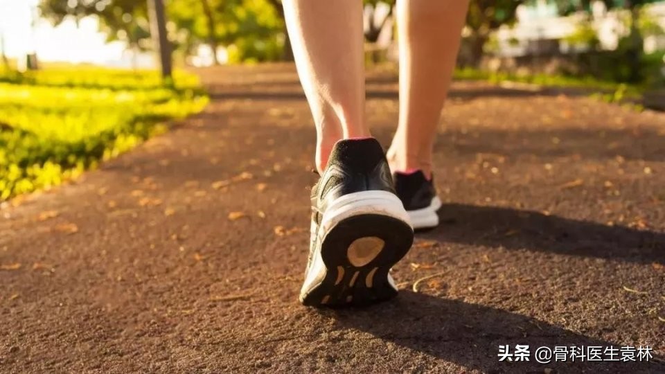 膝盖长骨刺是什么原因造成的,膝盖有骨刺和没骨刺图片