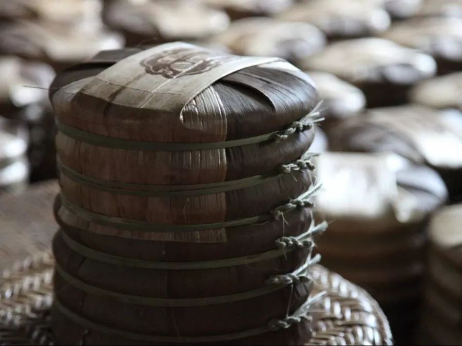 七子饼茶的历史背景,中茶牌七子茶饼铁饼