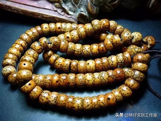 星月菩提手串玩着粘手是怎么回事,星月菩提手串有点粘手是怎么回事