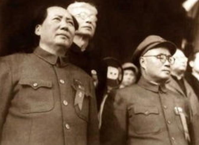 55年授衔，*伯承刘**为何能位列十大元帅第四？4大优势鲜有人及