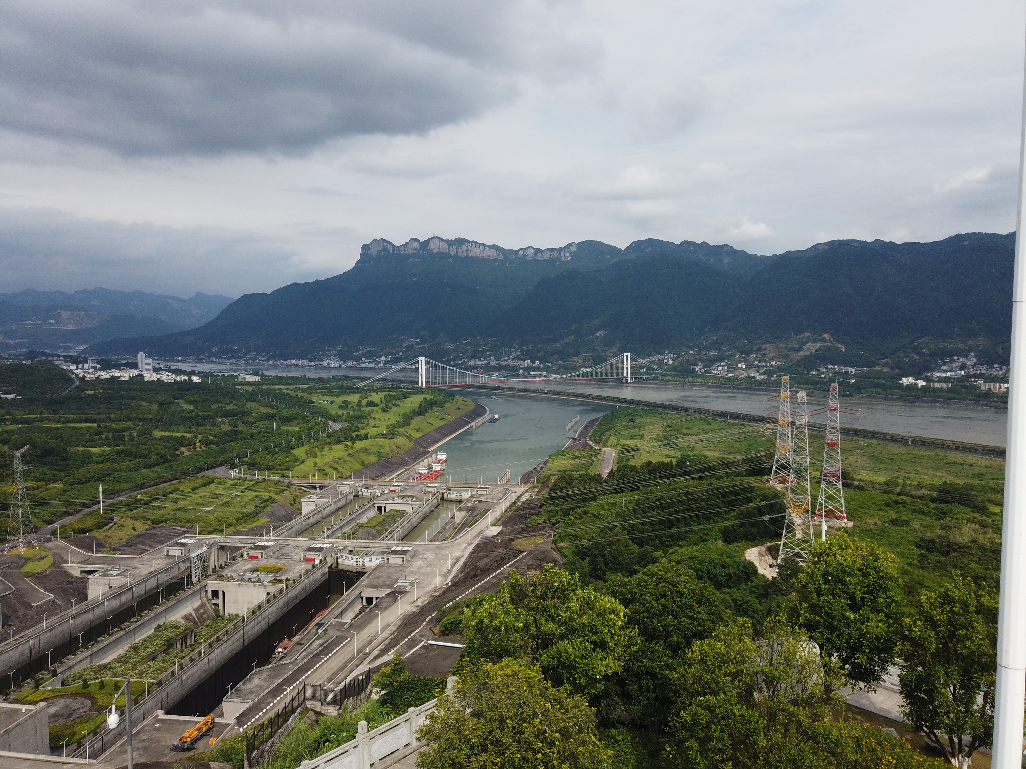 宜昌至三峡大坝自驾需要几个小时,从武汉的黄鹤楼到宜昌的三峡大坝