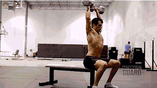 男士健身房练腿部器材,健身房运动装备推荐男