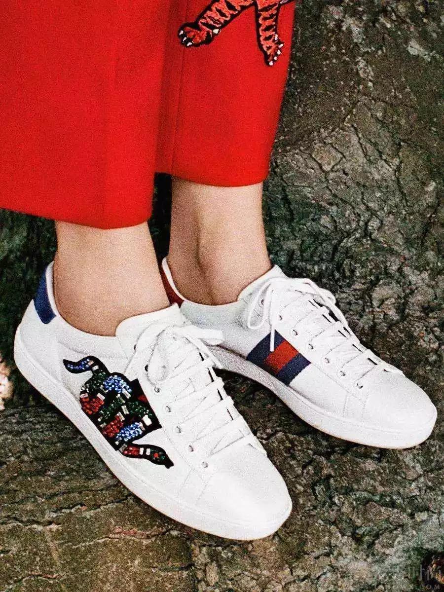 买一双平底的小白鞋,想买便宜的小白鞋怎么搜