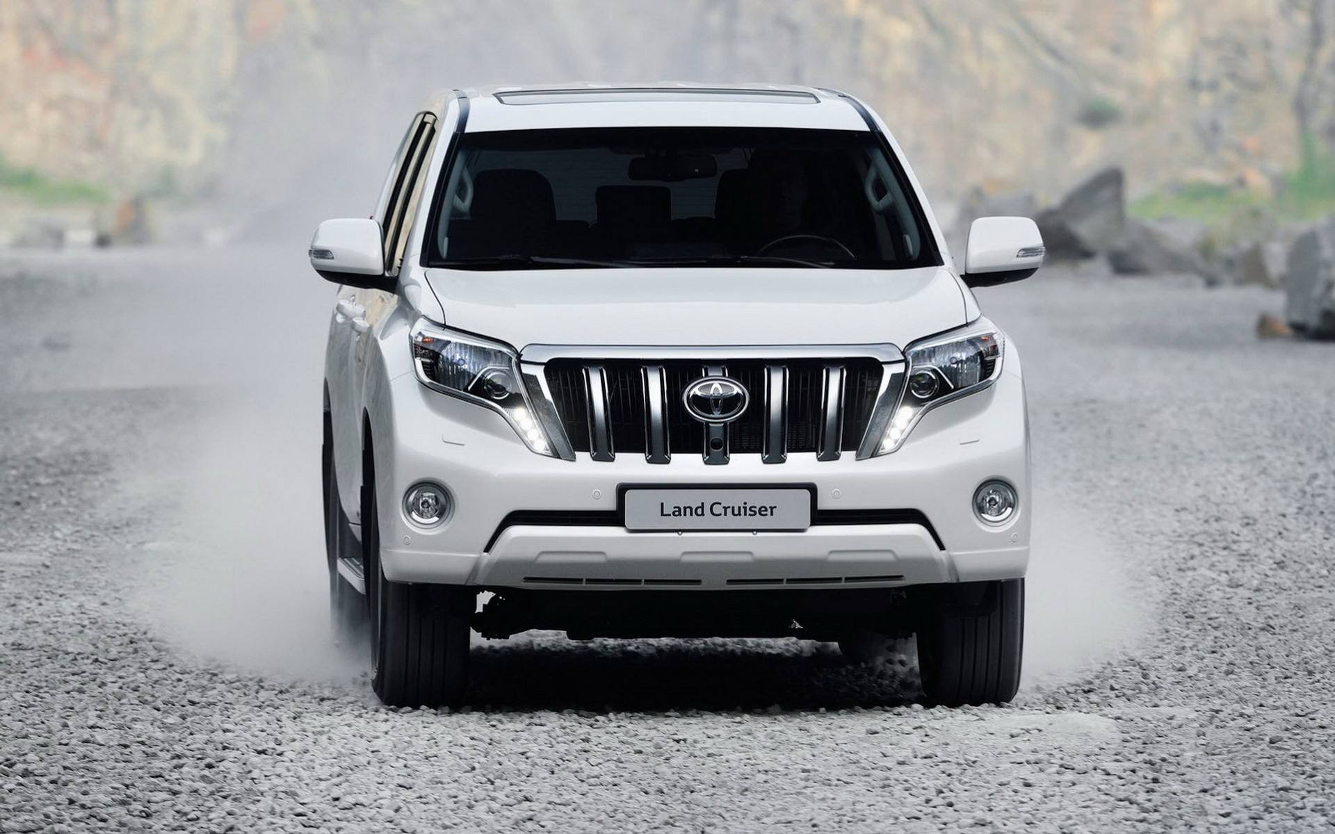 7年27万公里普拉多能卖多少钱？车主：新车50万，如今至少35万