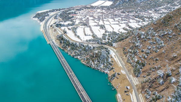 西藏最美龙沟大桥,川藏线最美交界大桥