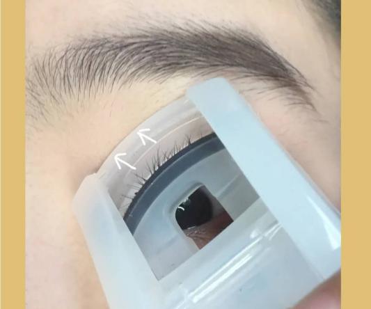 睫毛夹了马上就塌了,睫毛夹完一会就塌下来了