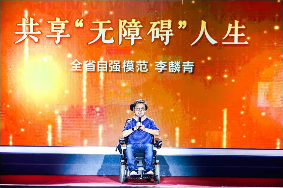 人民日报致敬了不起的她,人民日报点赞的脑瘫康复