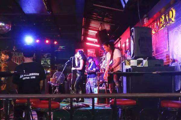 泰国酒吧为什么不让印度人进去,泰国酒吧去玩危险吗