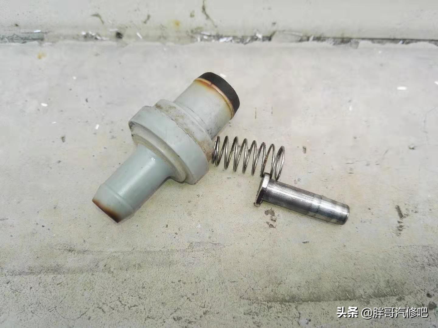 发动机曲轴通风阀在哪里,曲轴强制通风阀靠什么打开