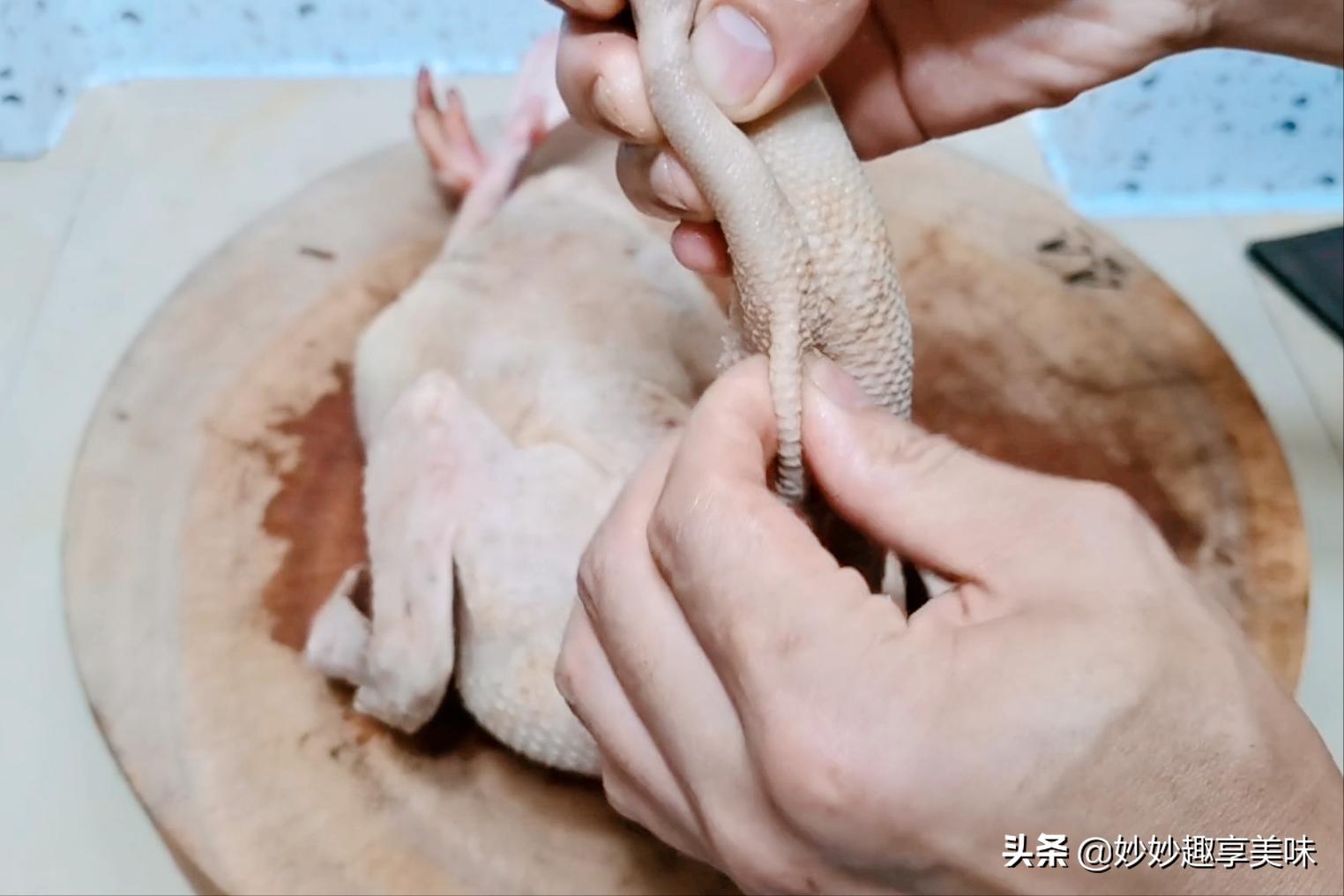 鸭肉怎么处理最好吃,买的鸭肉要不要过水