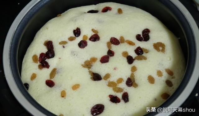 如何做蛋糕简易版无需烤箱电饭煲,电饭煲怎么做蛋糕不用牛奶蛋糕粉