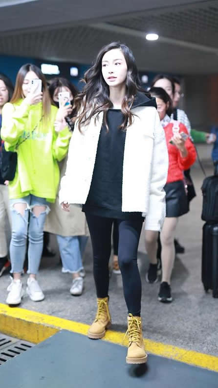 杨颖同款羽绒服穿搭,杨颖同款红色短裤羽绒服上衣