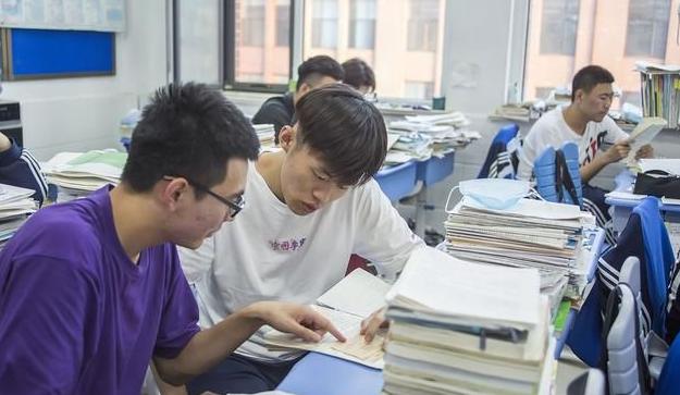 学习的时候被冷嘲热讽,努力学习时被别人嘲笑怎么办