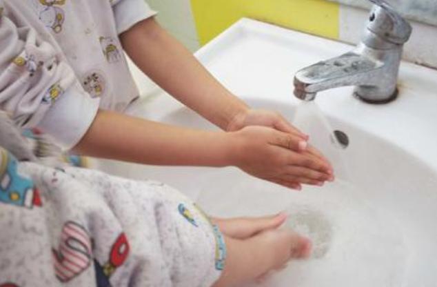 宝宝总是挠屁股挠腿怎么办,宝宝总是挠屁股是不是有虫