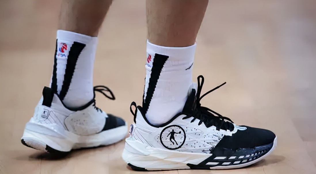 CBA集体穿李宁！除了这五位…