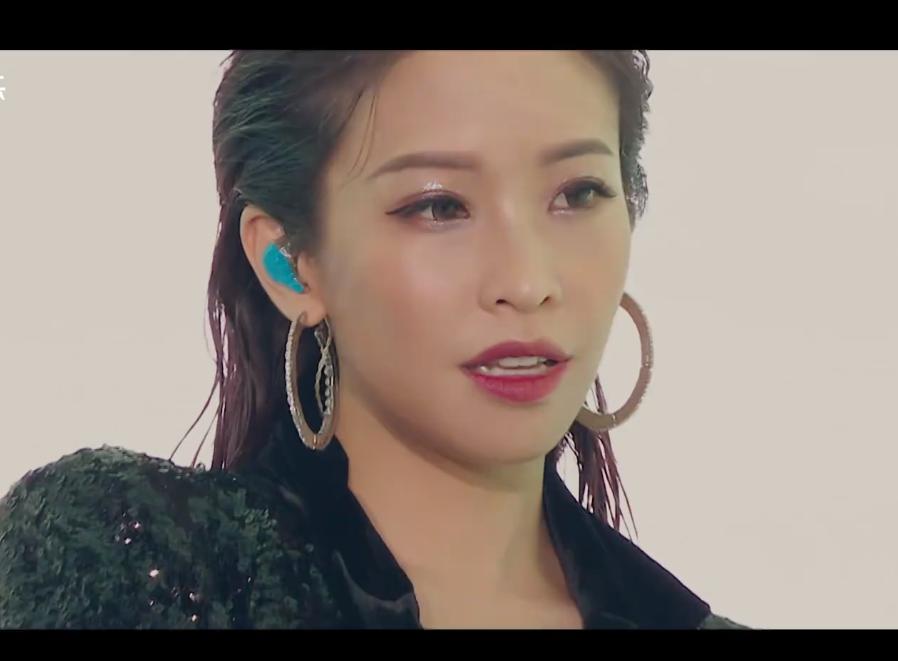 宁静乘风破浪的姐姐万茜出场,乘风破浪宁静黄龄万茜唱歌