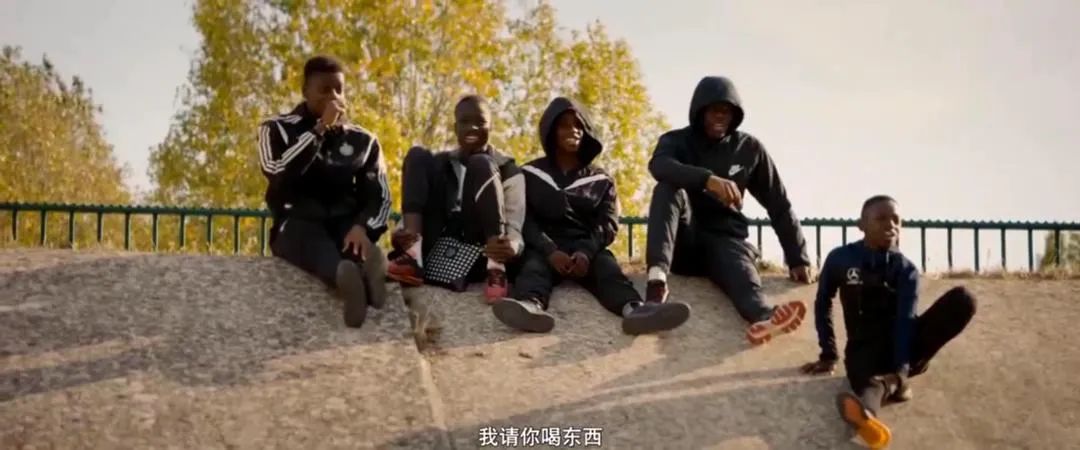 一部几乎零差评的高分神片,讽刺到极致的冷门好片