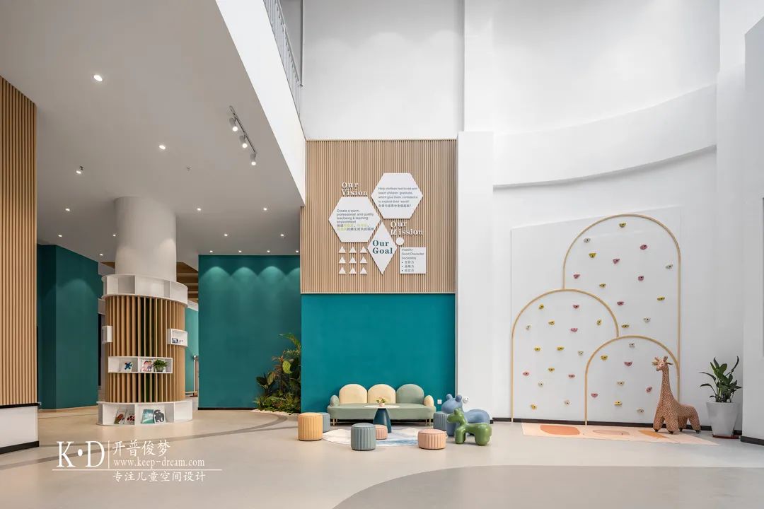 泉州金碧辉煌的幼儿园,泉州幼儿园空间设计效果图