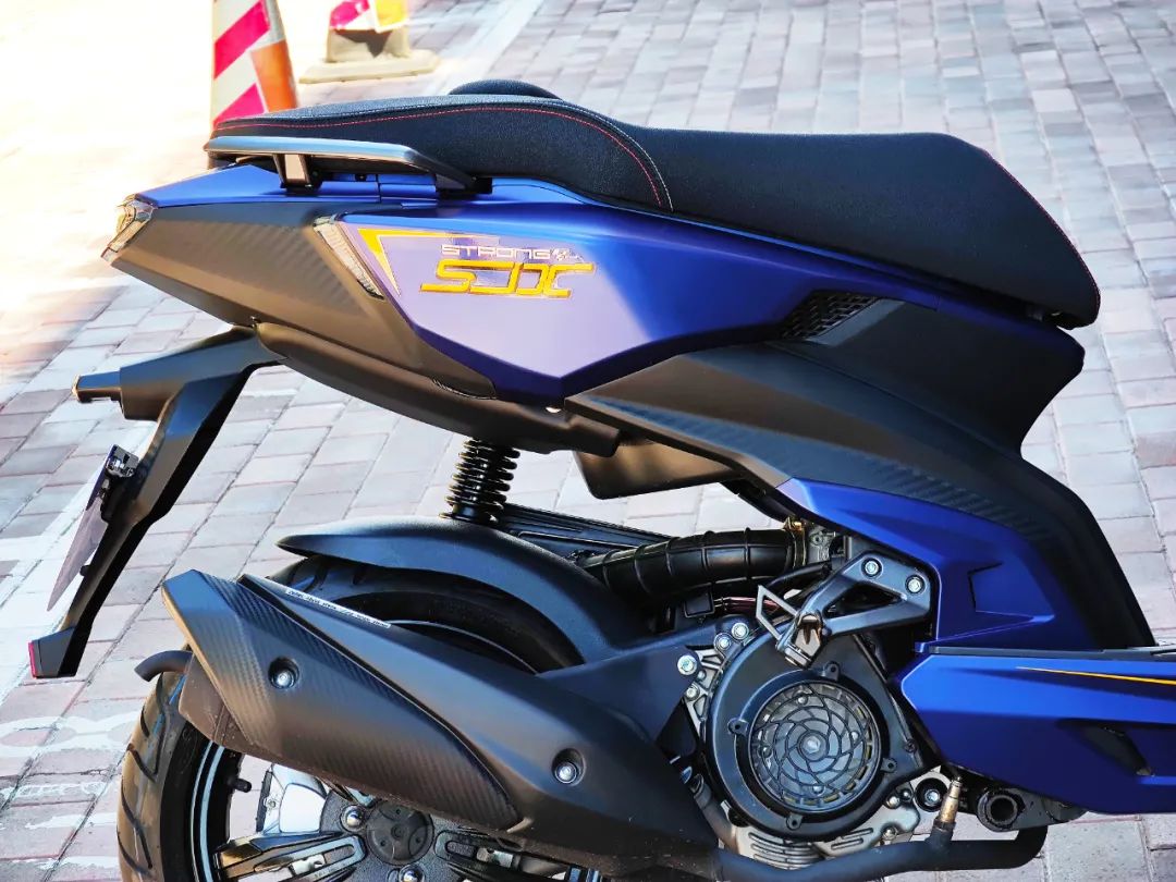 城市高颜值燃油踏板车,城市炫酷150踏板摩托车推荐