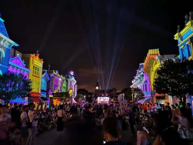 香港迪士尼今年首季盈利创新高,香港迪士尼亏损还是盈利