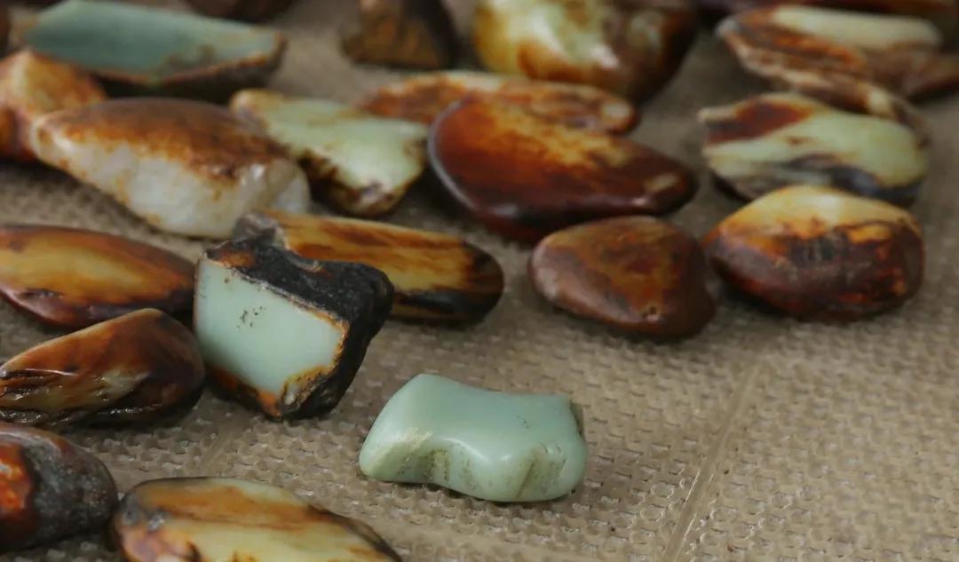 俄青玉怎么辨别,俄罗斯玉鉴别最简单方法