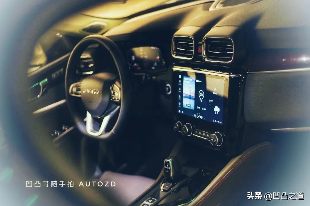 你去长沙文和友打卡，尼依格罗看云，我却在地库欣赏对立美学