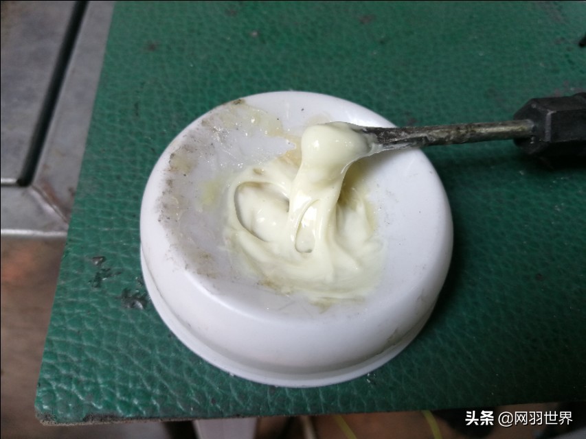 羽毛球拍线断了怎么修教程视频,碳纤维羽毛球拍断了有必要修复