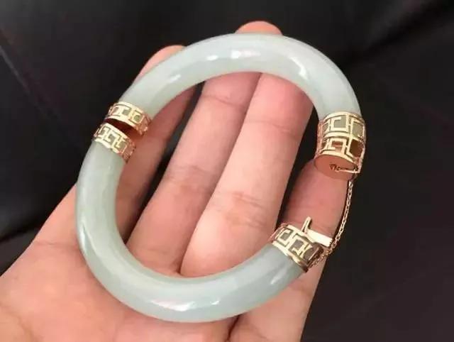 玉镯断裂但是没断开怎么修复,网上玉粉修复玉镯断裂是真是假